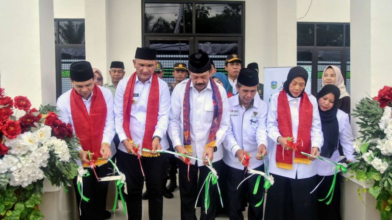 Bupati Sarolangun Hurmin Bersama Ketua BAZNAS RI Resmikan Rumah Sehat Baznas Sarolangun Perdana Se-Provinsi Jambi 