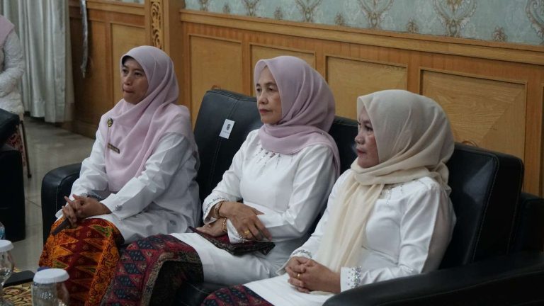 Waka I DPRD Sarolangun Cik Marleni Hadiri Pelantikan Ketua Umum GOW Sarolangun Masa Bakti 2025-2030