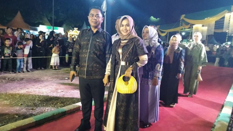 Sekretaris DPRD Kaprawi Ikuti Parade Batik Sarolangun Festival 2025 