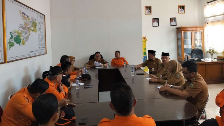 Sekda Sarolangun Muhammad Arief Sidak Disiplin ASN Ke BPBD, Temukan Dua Orang Pegawai Sering Bolos Dan Susah Dibina