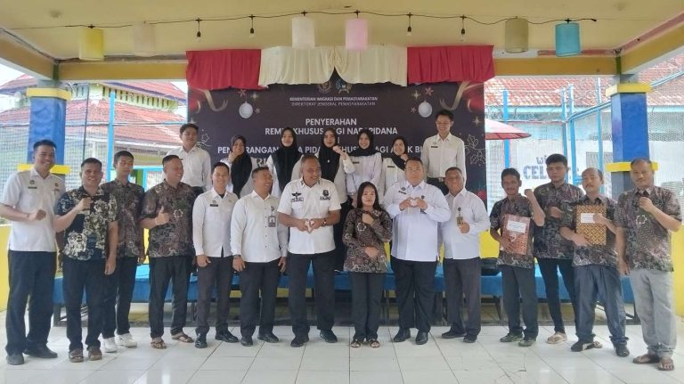 Momen Hari Natal 2025, Lapas Sarolangun Serahkan Remisi Khusus Bagi Enam Narapidana dan Anak Binaan