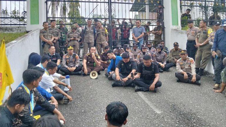 PC PMII Sarolangun Demo Kantor Kejari, Tuntut Usut Tuntas Temuan BPK 9,8 Miliar Tahun 2019 Belum Dikembalikan Pihak Rekanan