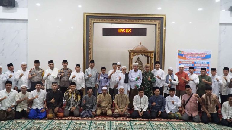 Wakili Pimpinan DPRD Sarolangun, Azhar Pulungan Hadiri Safari Ramadhan Di Mesjid Raya At-Taqwa Kelurahan Pauh
