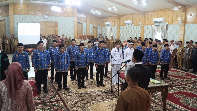Rotasi dan Promosi Pejabat, Bupati Sarolangun Hurmin Lantik 20 Pejabat Administrator dan Pengawas
