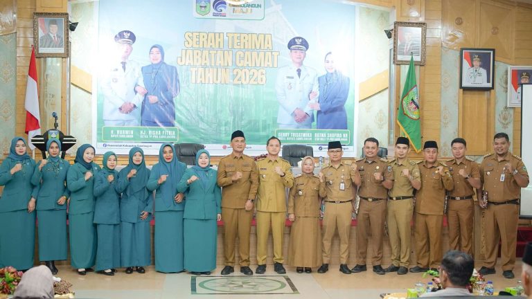 Hadiri Sertijab Camat, Bupati Sarolangun Hurmin : Kerja Harus Tulus dan Tanggap Isu-isu Aktual 