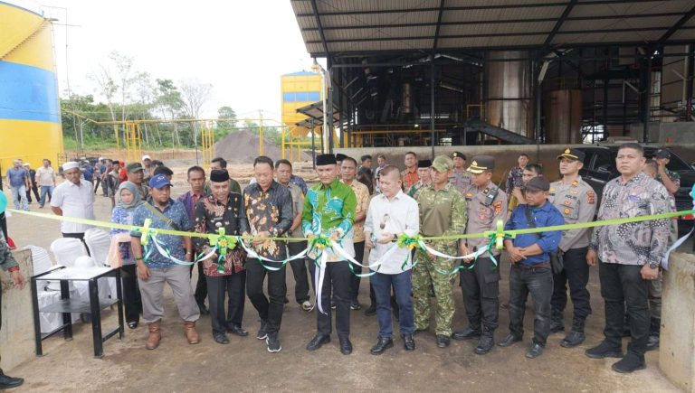 Bupati Sarolangun Hurmin Resmikan PT Samudera Mahkota Mas, Harapkan Taat Aturan Hingga Dorong Pertumbuhan Ekonomi 