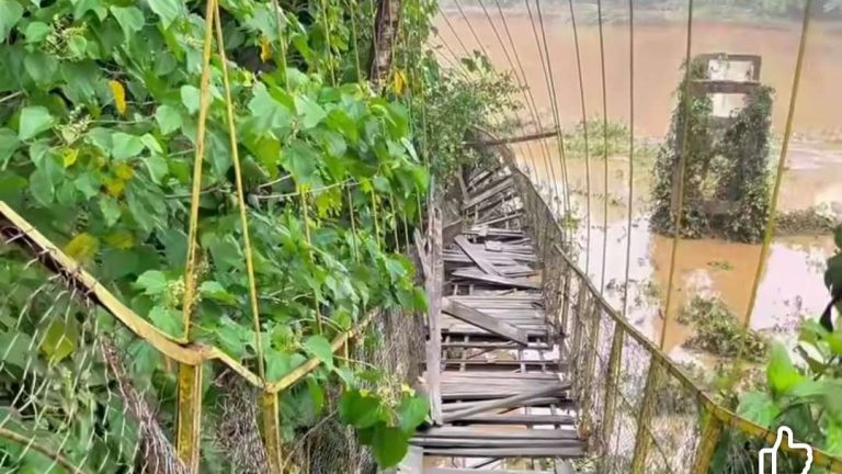 Akibat Banjir Bandang Di Sarolangun, Tiga Jembatan Gantung Putus dan Tiga Rusak Berat 