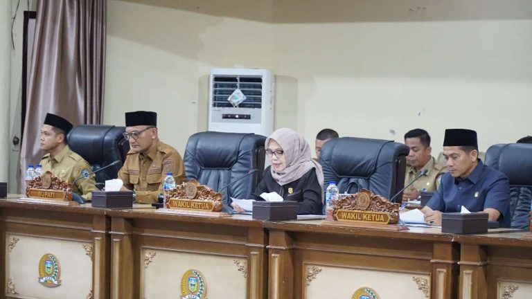 Jawaban Eksekutif Disampaikan, Wabup Sarolangun Tanggapi Pandangan 8 Fraksi DPRD