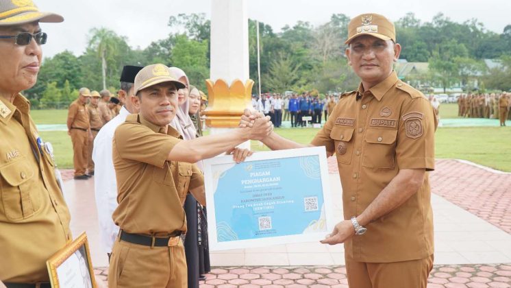 Inovasi Serut 17 GENTING Dapat Penghargaan, Bupati Hurmin Beri Apresiasi 