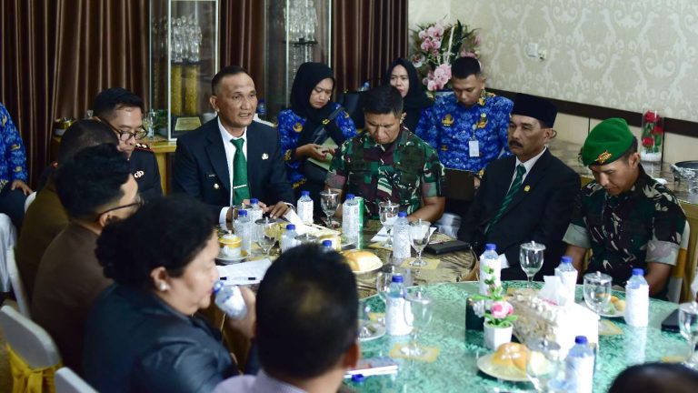 Bupati Sarolangun Hurmin Pimpin Rapat Forkopimda Terkait Penyelesaian Masalah PT SMM 