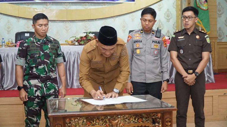 Bupati Sarolangun Hurmin Buka Sosialisasi  Bersama Forkopimda Terkait Pilkades Serentak Tahun 2026