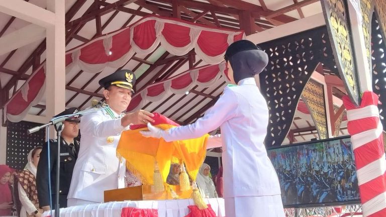 Bupati Sarolangun Hurmin Jadi Irup HUT RI Ke 81